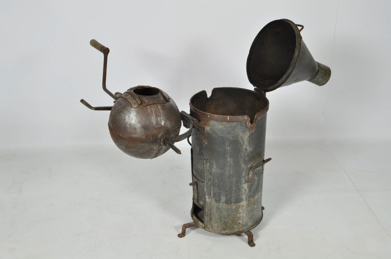 Machine à torréfier le café à air chaud, Amiens, France, utilisée dans les années 1920-1930, fer