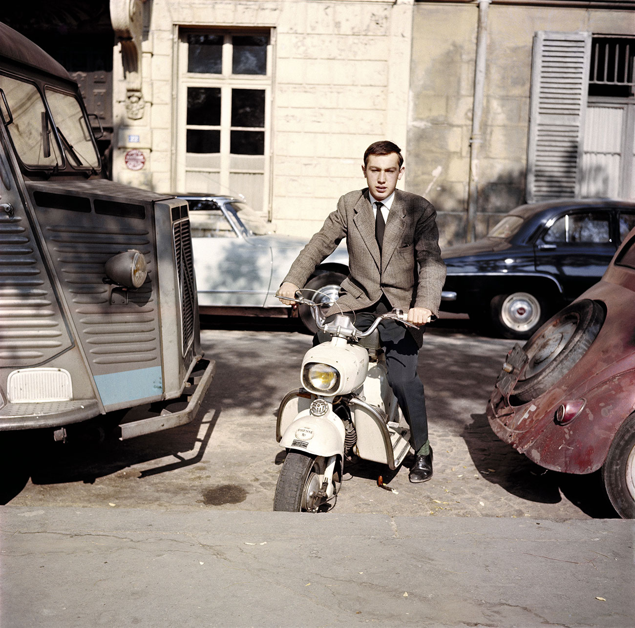 Autoportrait au rolleiflex, Ile Saint Louis, Paris, 1959 © Raymond Depardon, Magnum photos