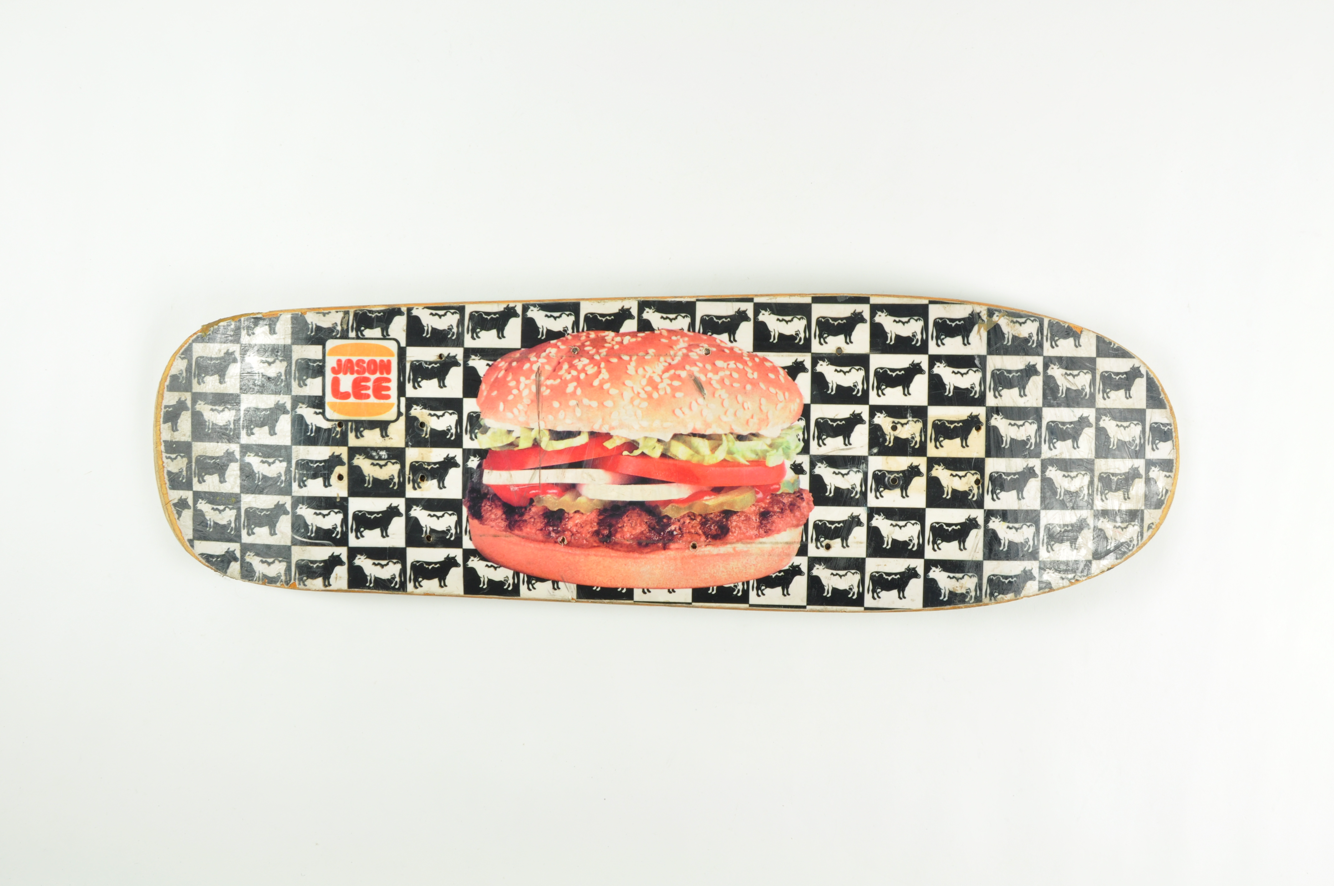 Planche « Burger Board » conçue pour le skateur Jason Lee, Blind, 1991, 2002.45.11, don Jean-Marc Vaissette. Photo Mucem