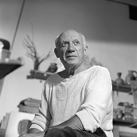 Edward Quinn, Picasso dans son atelier Le Fournas, à Vallauris, 1953. copyright : Photo Edward Quinn, © edwardquinn.com