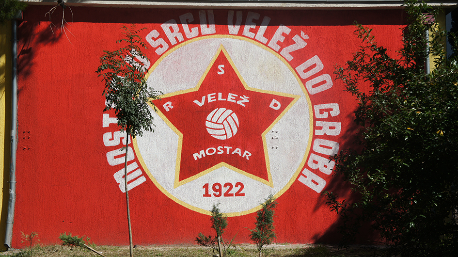 L’étoile rouge, symbole du club Velež de Mostar © Ljiljana Zeljkovic, Mucem