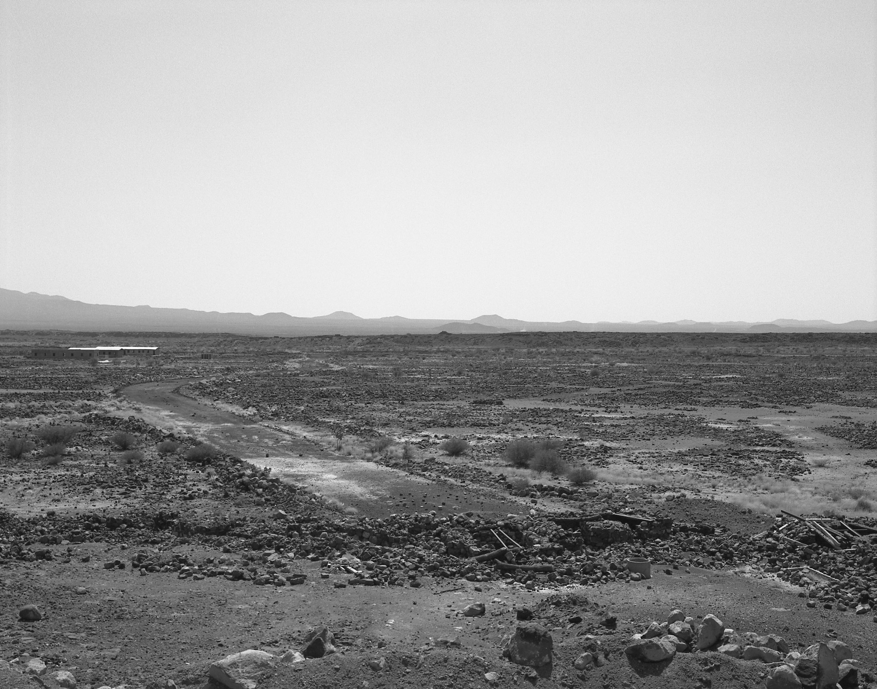 Anne-Marie Filaire, Zone de sécurité temporaire, désert du Danakil, Erythrée, novembre 2001.