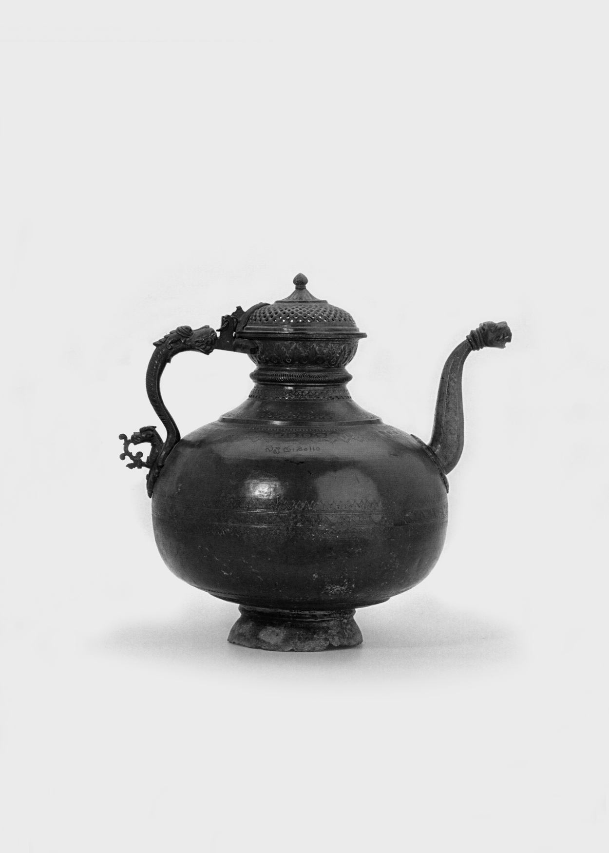 Grand pot à eau, anonyme, XVIe siècle, Deccan, Inde. The Nasser D. Khalili Collection of Islamic Art, Londres.