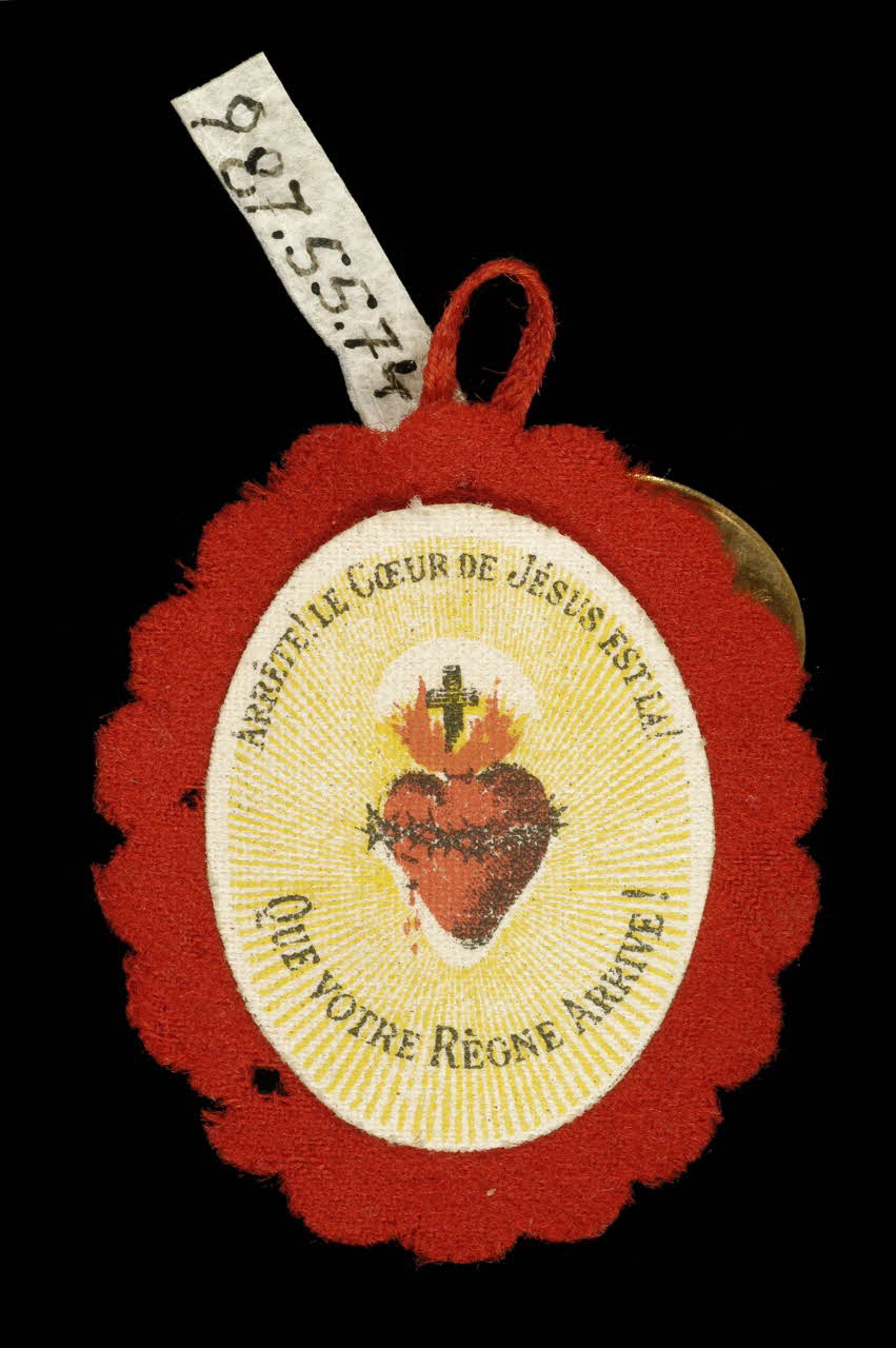 Scapulaire du Sacré-Cœur associé à une médaille de saint Benoît, France, XXe siècle