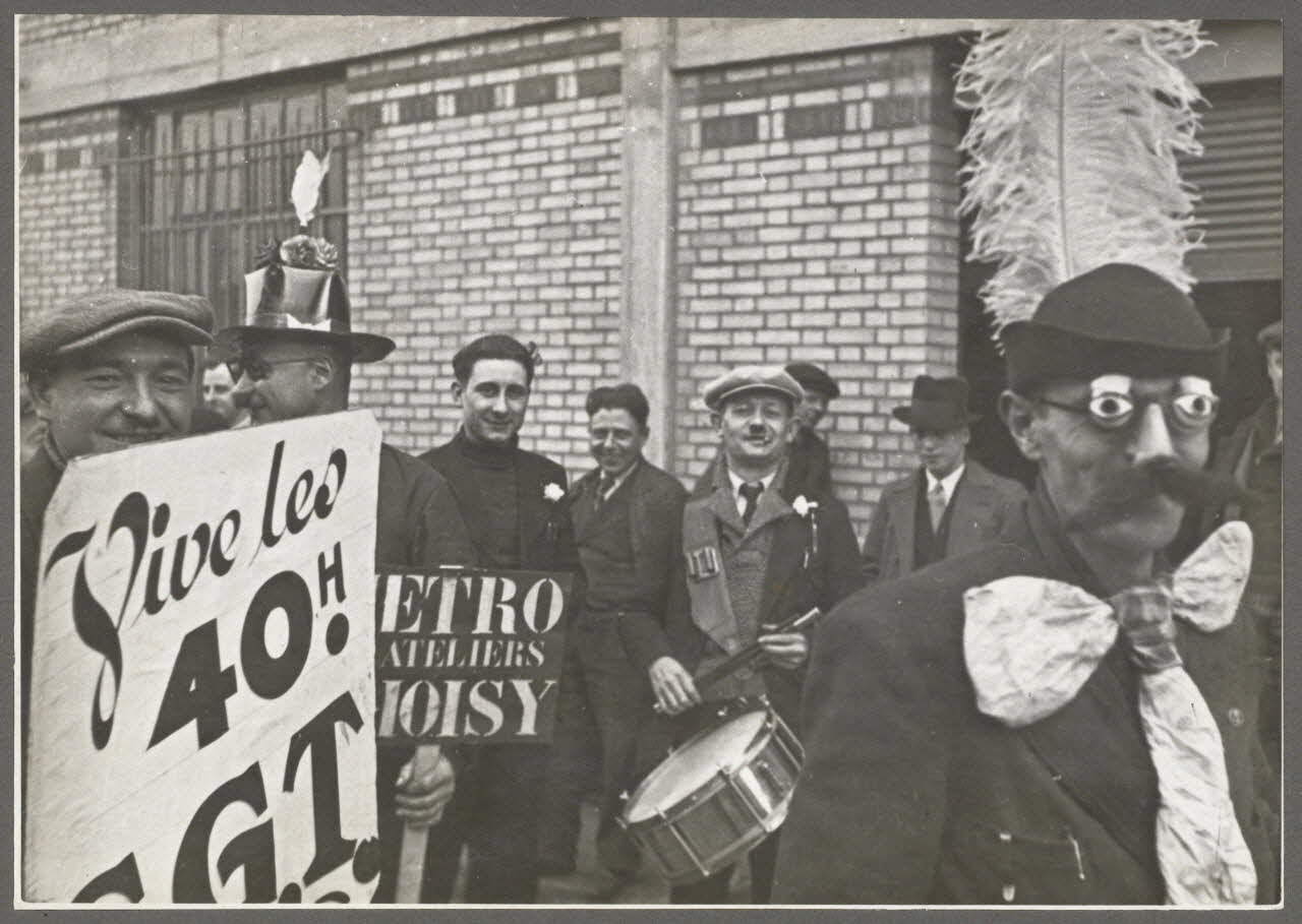Photographie anonyme prise pendant la grève de juin 1936 aux ateliers du métro parisien à Choisy-le-Roi, Mucem
