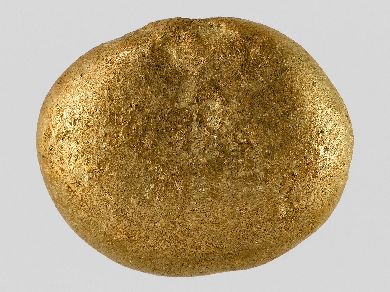 Lingot en forme de disque plat, Elam (actuel Iran), Suse, vers 1500-1200 av. J.-C. © Musée du Louuvre, département des Antiquités orientales, Paris