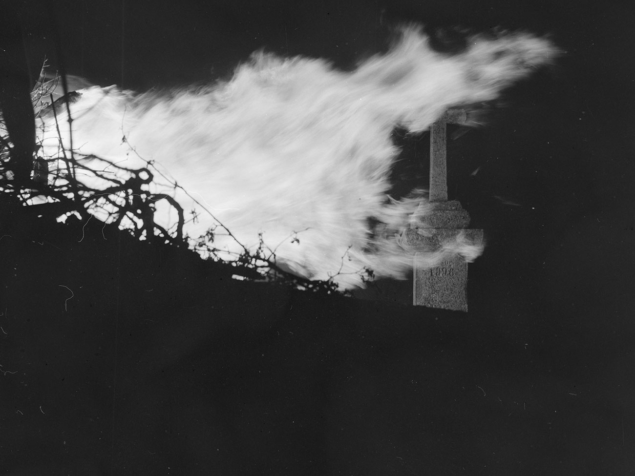 Photographies prises lors de la fête de la Saint Jean en Aubrac Clichés pris par Bernard Lortat-Jacob Languedoc-Roussillon, Lozère, Recoules-d’Aubrac 24/06/1964 Négatif souple, noir et blanc 6 x 6 cm © Mucem