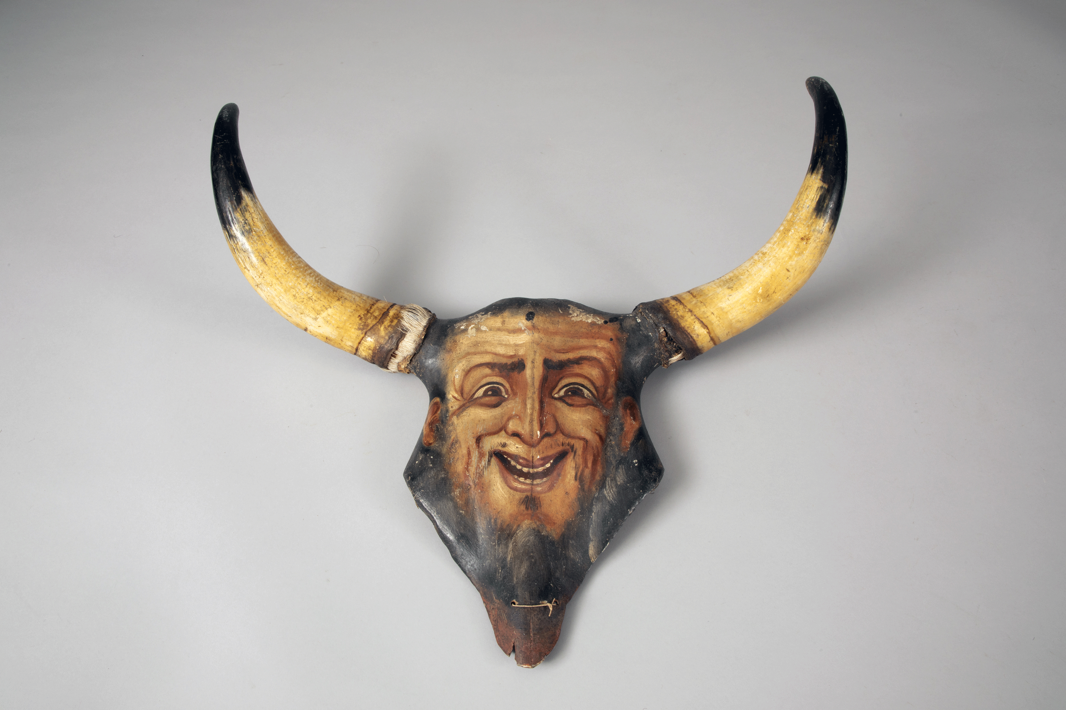 Masque contre le "mauvais œil", Gargano, région des Pouilles, Italie, début du 19e siècle, coll. Julius Konietzko © Museum am Rothenbaum (MARKK), Hamburg