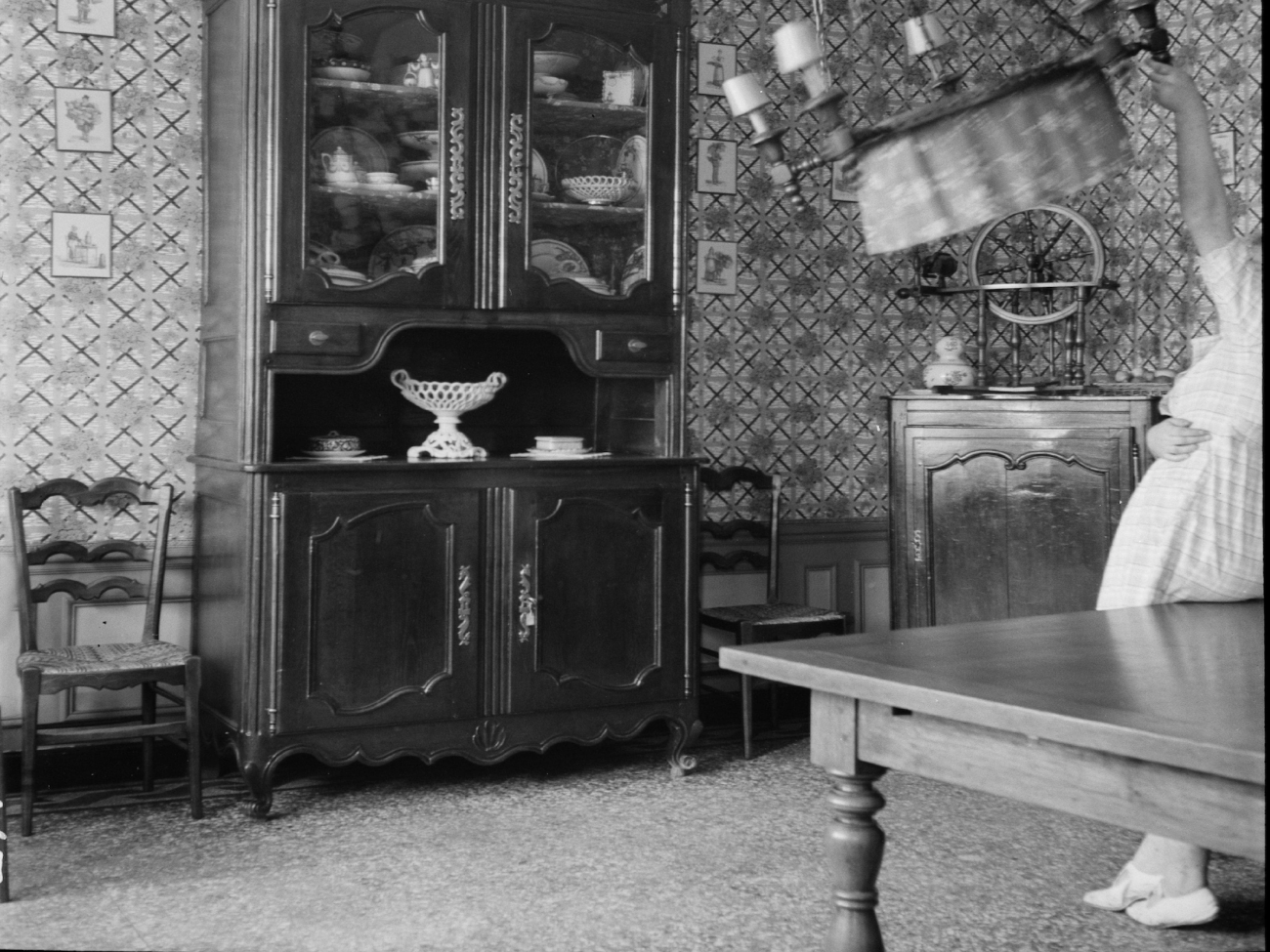 Pierre Soulier, Chez Monsieur le Docteur Chamaillard. Buffet à deux corps. Les Aix-d'Angillon (Cher), 1er septembre 1941 © Mucem