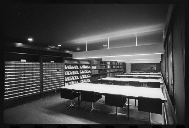 Salle de lecture de la bibliothèque du MNATP, Ph.1971.94.91 Photo Mucem / Jean-Dominique Lajoux